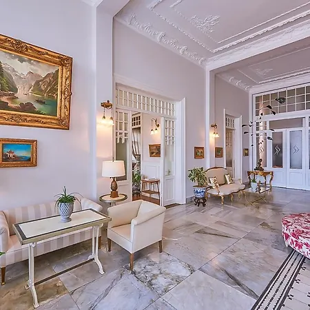 Splendid Palace 2*